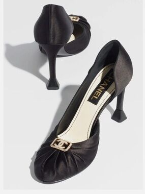 Chanel Crystal CC Logo Satin D'Orsay Pumps 37 (7)